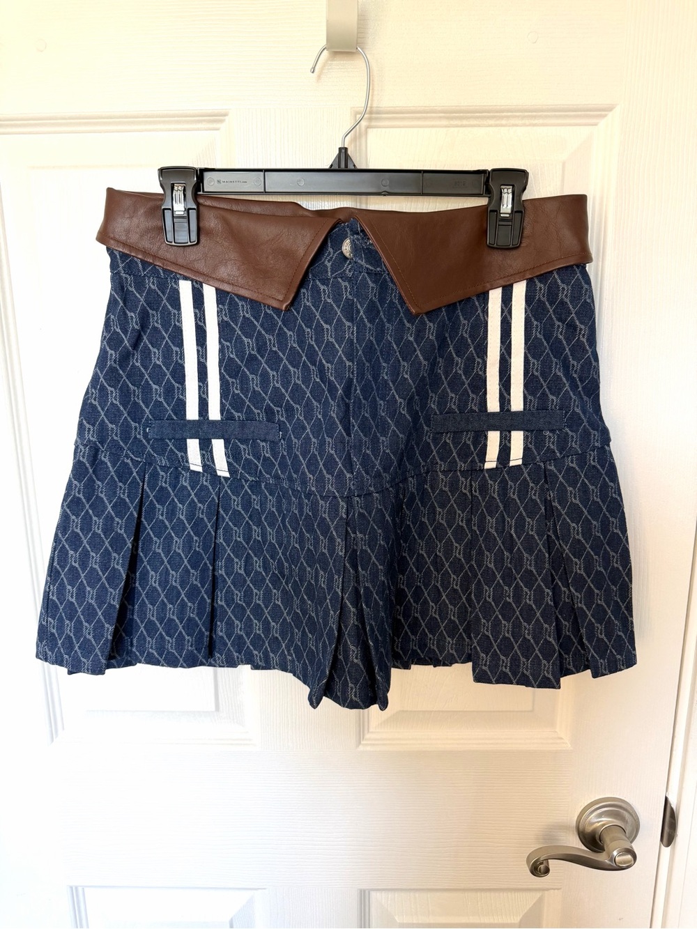 Muy Muy Navy Patterned Pleated Skirt